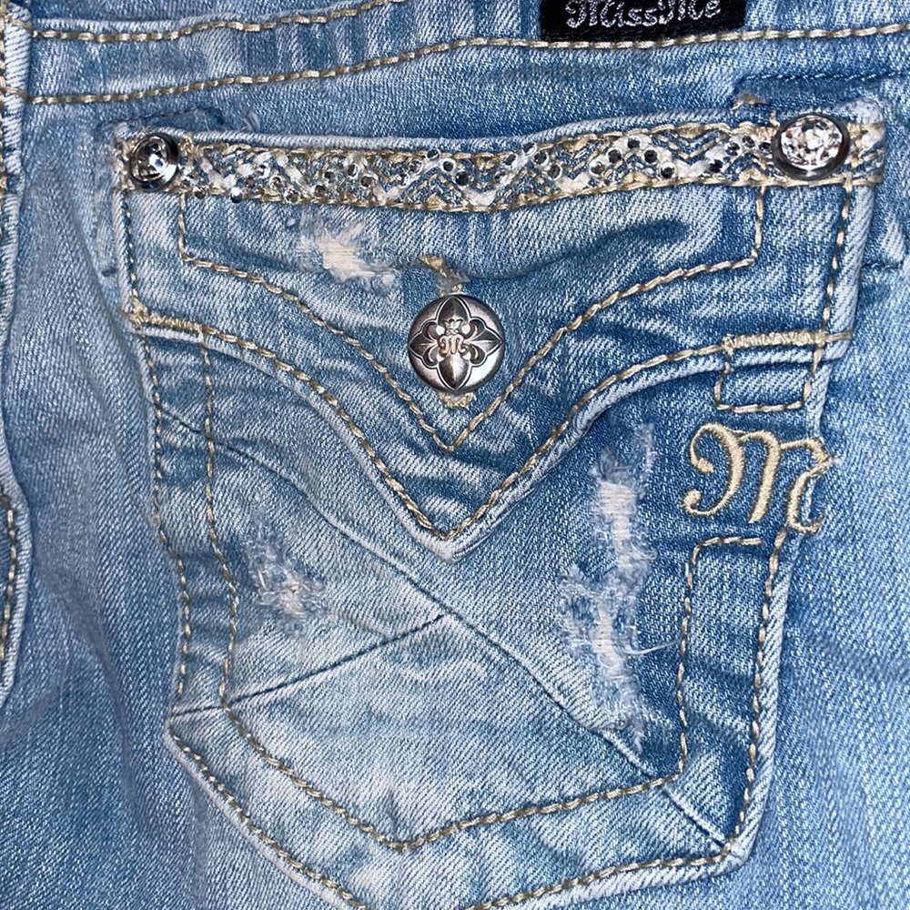 Miss Me Signature Crop Distressed Light Wash Low-Rise Size 29 - Picture 8 of 15